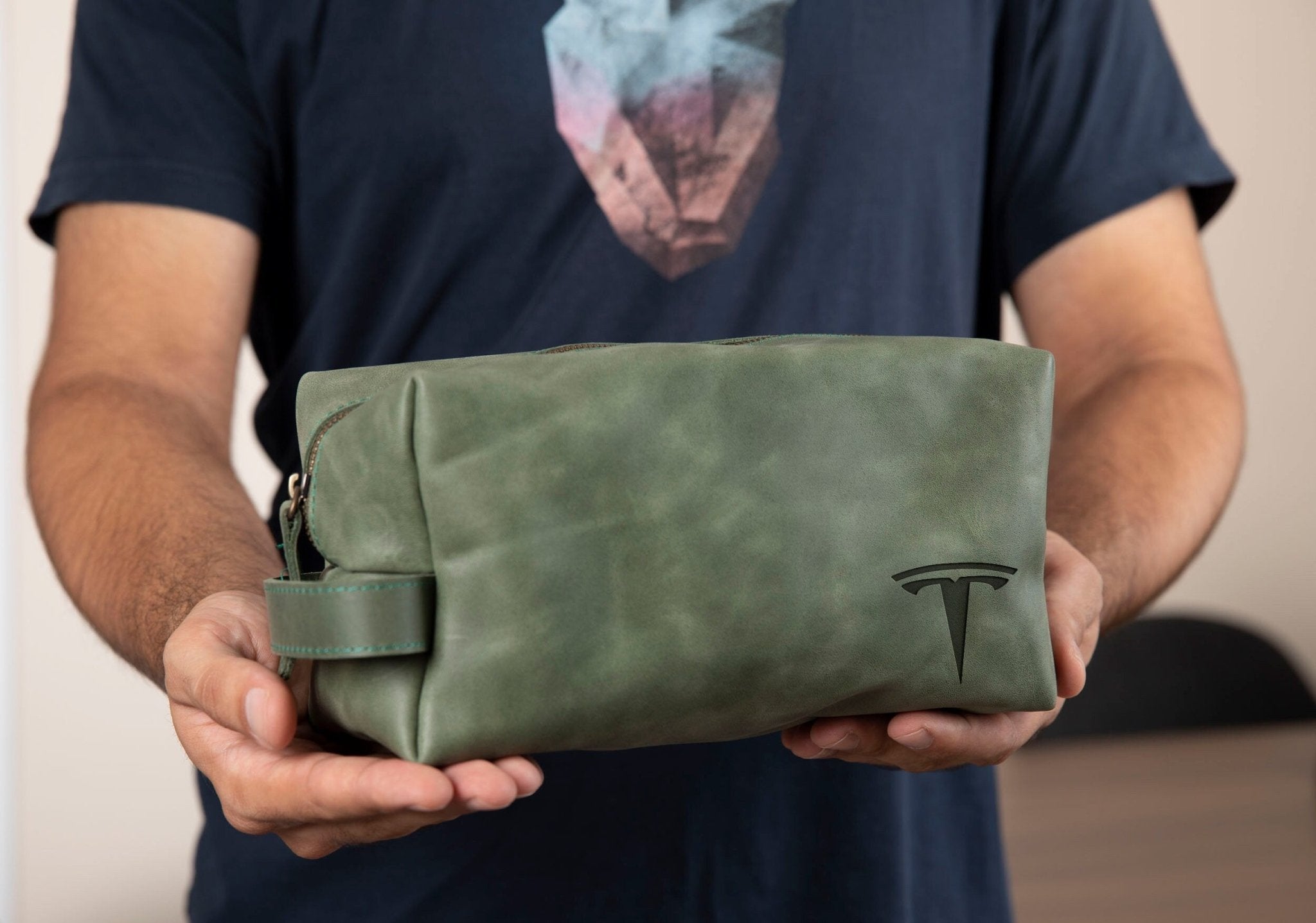 Car Themed Dopp Kit • Leather Toiletry Bag • Customized Gift - The Lush Gifts - Car Themed Dopp Kit • Leather Toiletry Bag • Customized Gift - The Lush Gifts - The Lush Gifts - Gift Car Lovers Owner, Customized Leather Dopp Kit, Car Accessories Travel Bag Men, Cool Car Gift idea, Car Enthusiast Husband Dad Boyfriend - Customized Leather Gift - Personalized Leather Gift