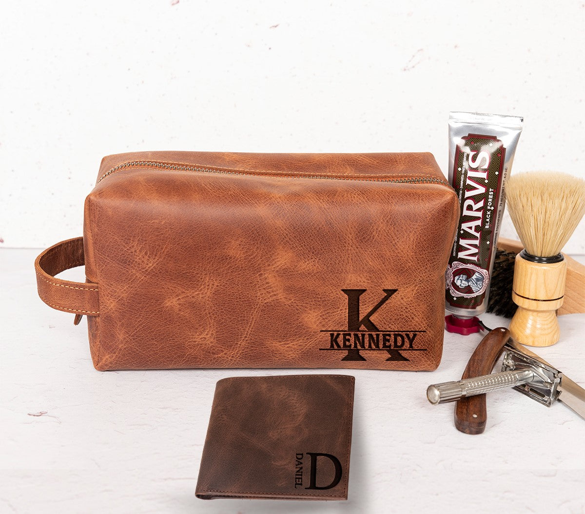 The lush gift - Customized leather gifts - Dopp kits - Wallets - Long Wallets - Watchbands