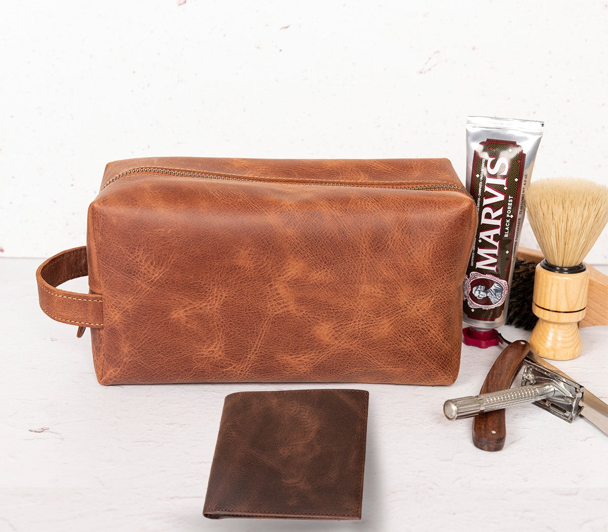 The lush gift - Customized leather gifts - Dopp kits - Wallets - Long Wallets - Watchbands